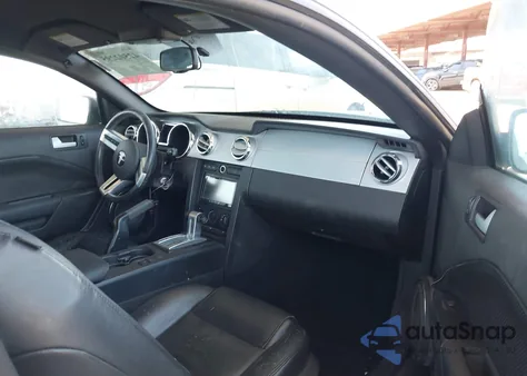 2008 Ford Mustang V6 Deluxe/V6 Premium z USA, uszkodzony, nr VIN 1ZVHT80N785162112